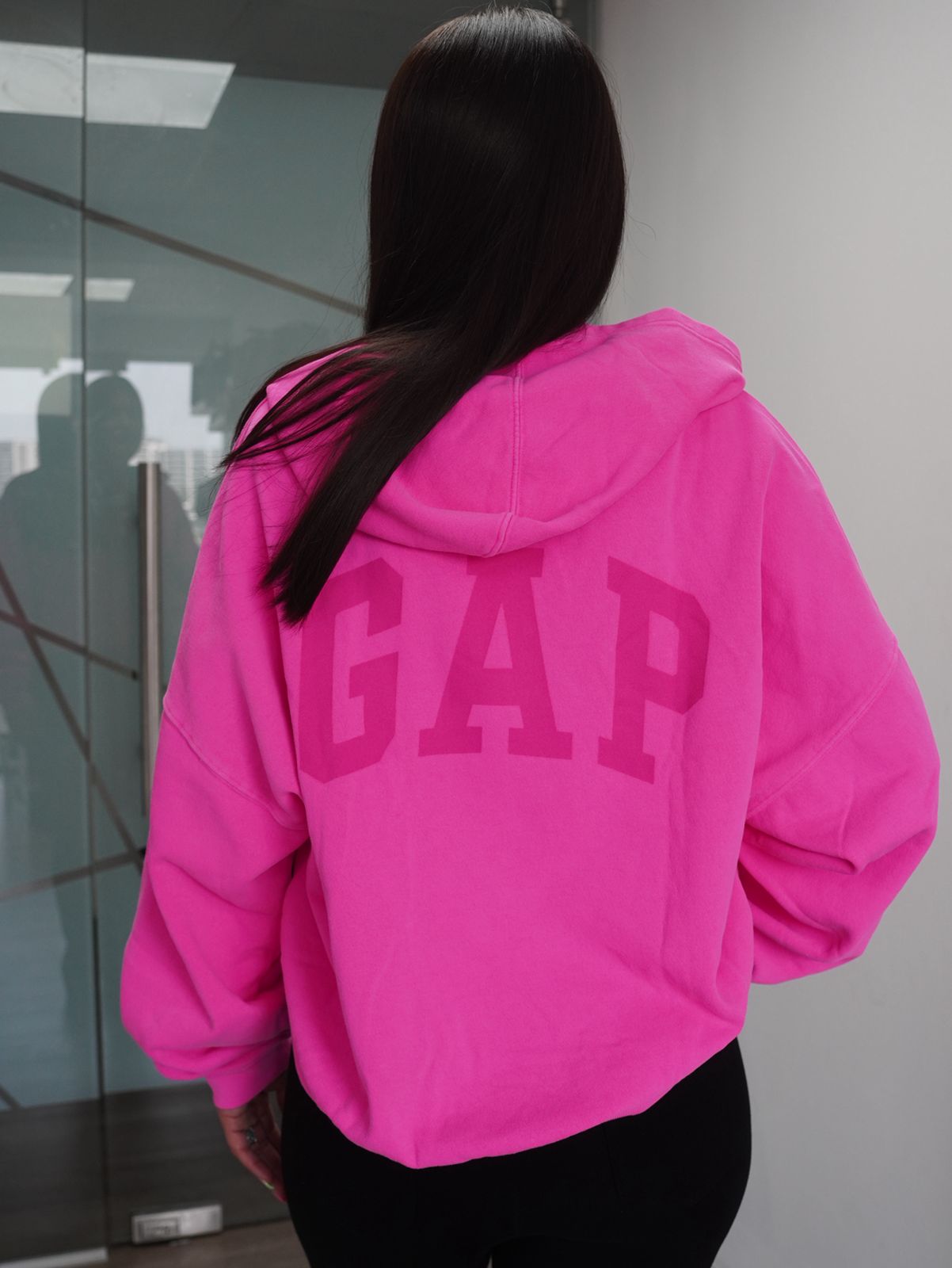 Polerón viral fucsia Gap