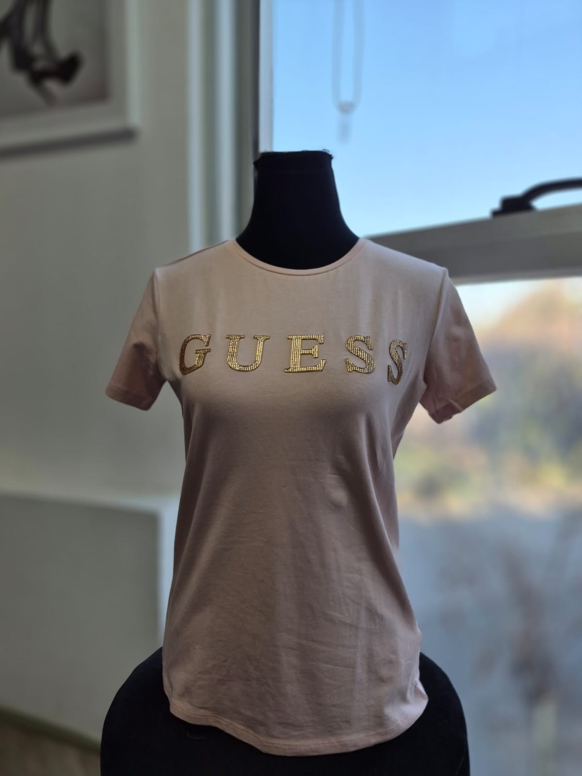 Polera de mujer Guess palo rosa