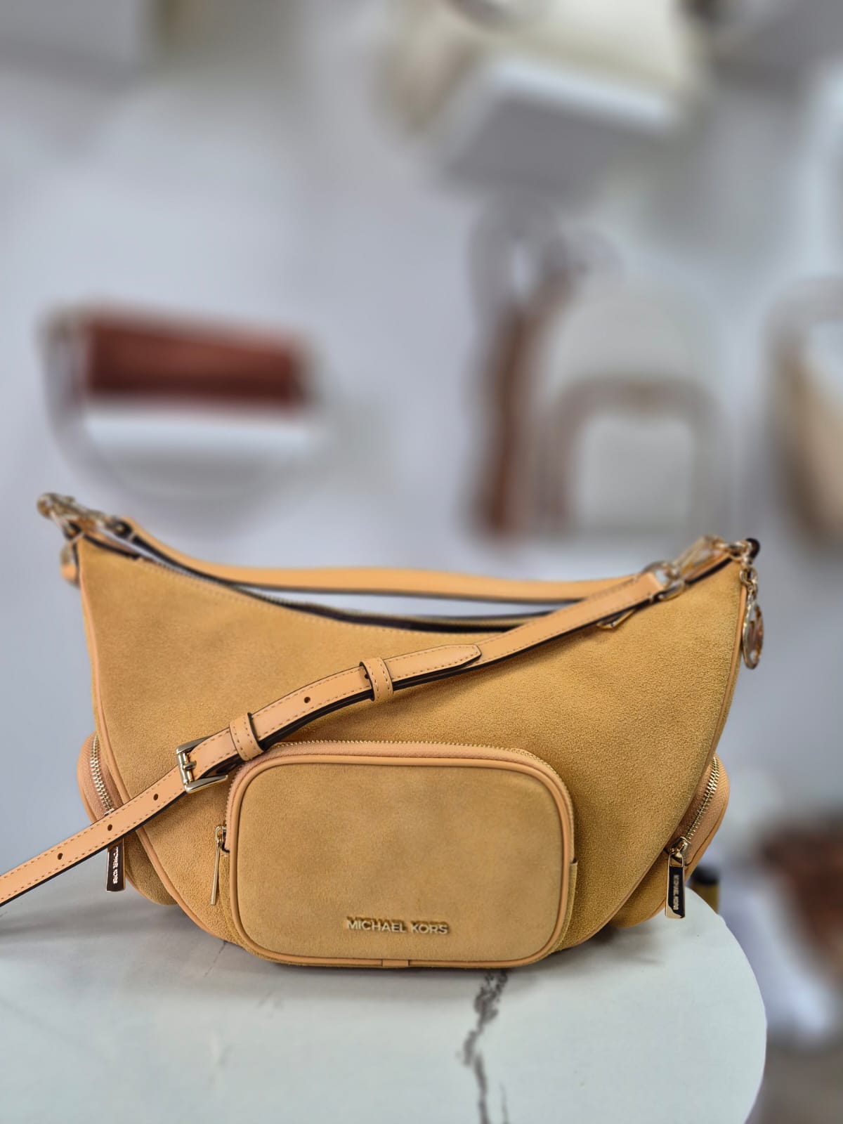 Crossbody Michael Kors gamuza amarilla