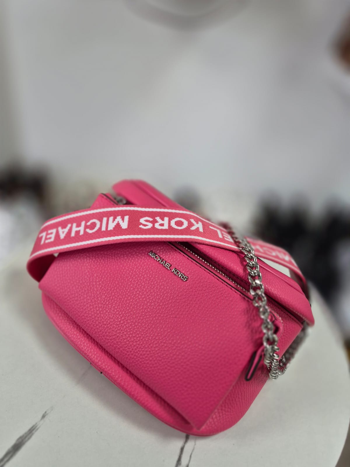 Riñonera bandolera Michael Kors fucsia
