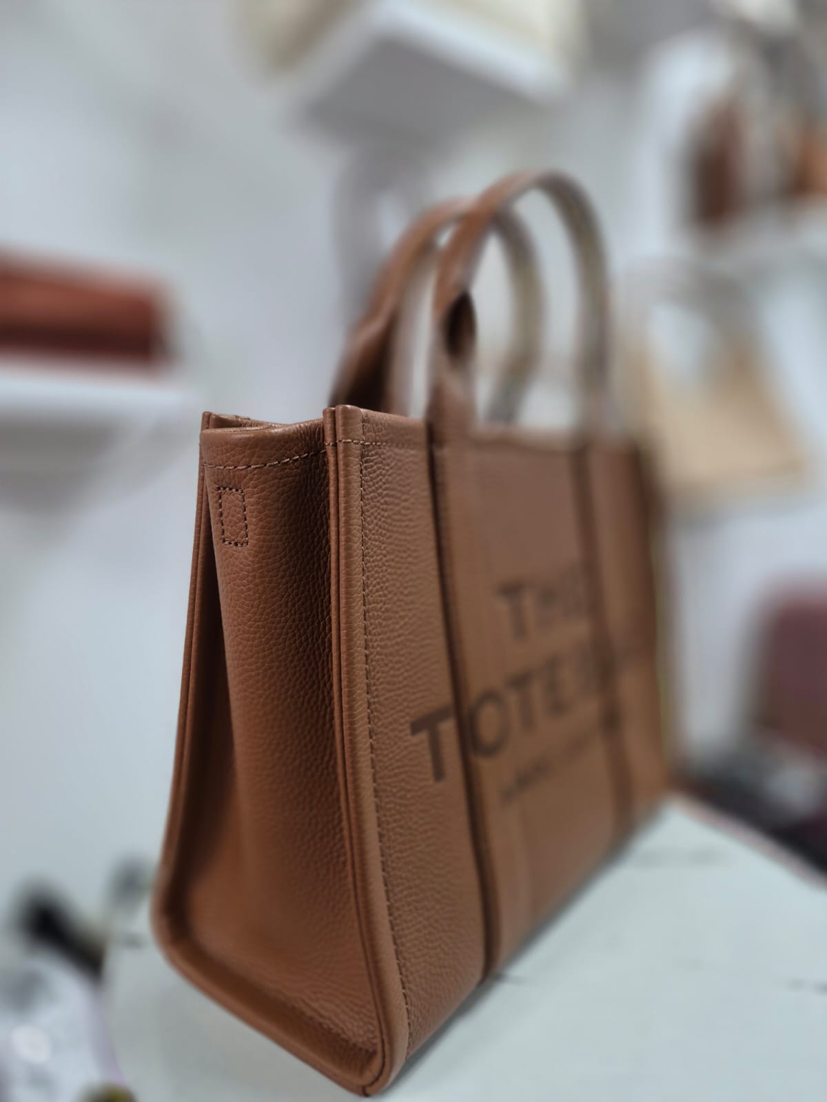 Tote Marc Jacobs cuero marrón