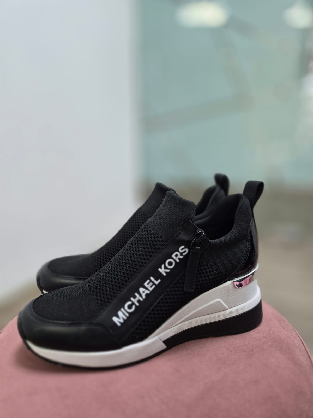 Zapatilla Michael Kors negra